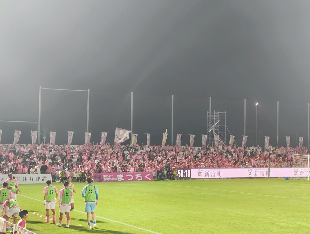 ILSOCCER_A's tweet photo. J2の宮崎vs藤枝を観戦。テゲバジャーロ宮崎は昇格後第6節で3-2と初勝利。3-0から徐々に追いつかれて危なかったけど勝ち切りに成功。カテゴリーは違うけど、昇格後第6節で初勝利という境遇や、マスコットが犬で勝手に千葉と仲間意識が芽生えました。千葉は今節勝ちきれなかったけど😢

#ジェフ千葉 https://t.co/0g24QOez08