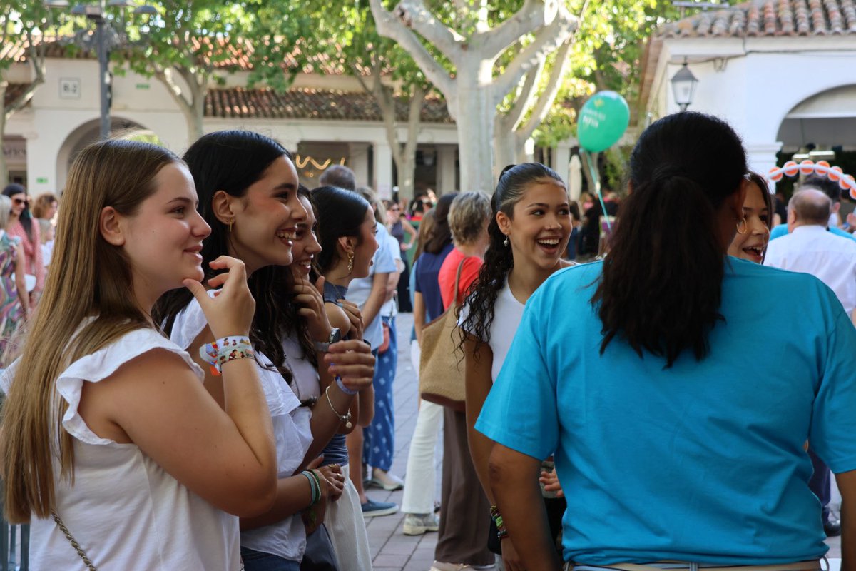 VProyeccionUCLM's tweet photo. 🤩Éxito de participación en la actividad diseñada por el @proyectoacibera de la Facultad de #Educación de Albacete en el stand @uclm_es

🫂Gracias por acercar a los más jóvenes las claves para prevenir los discursos de odio en el entorno digital https://t.co/00B62zmYSM