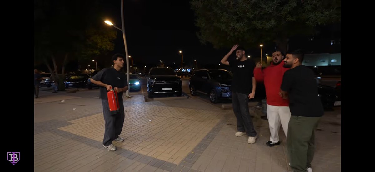 LoLy_HRB's tweet photo. طفاية الحريق=موسكو
بينهم علاقة مب طبيعي😭😭 https://t.co/pW0otQrQna