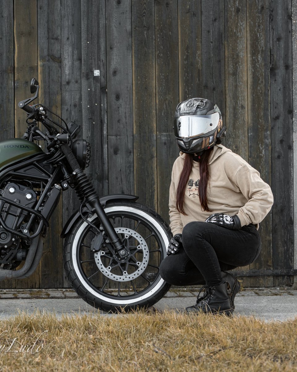 OdisStemp's tweet photo. CHRISTMAS GIVEAWAY

Win King &amp; Queen hoodies from Cobre Moto. Like, follow @cobre_moto, @SaltySharona, @desertghost07 and @shotsbyludo, then tag your King or Queen. Winner announced December 25, 2025. https://t.co/Lu4cE8nfAD