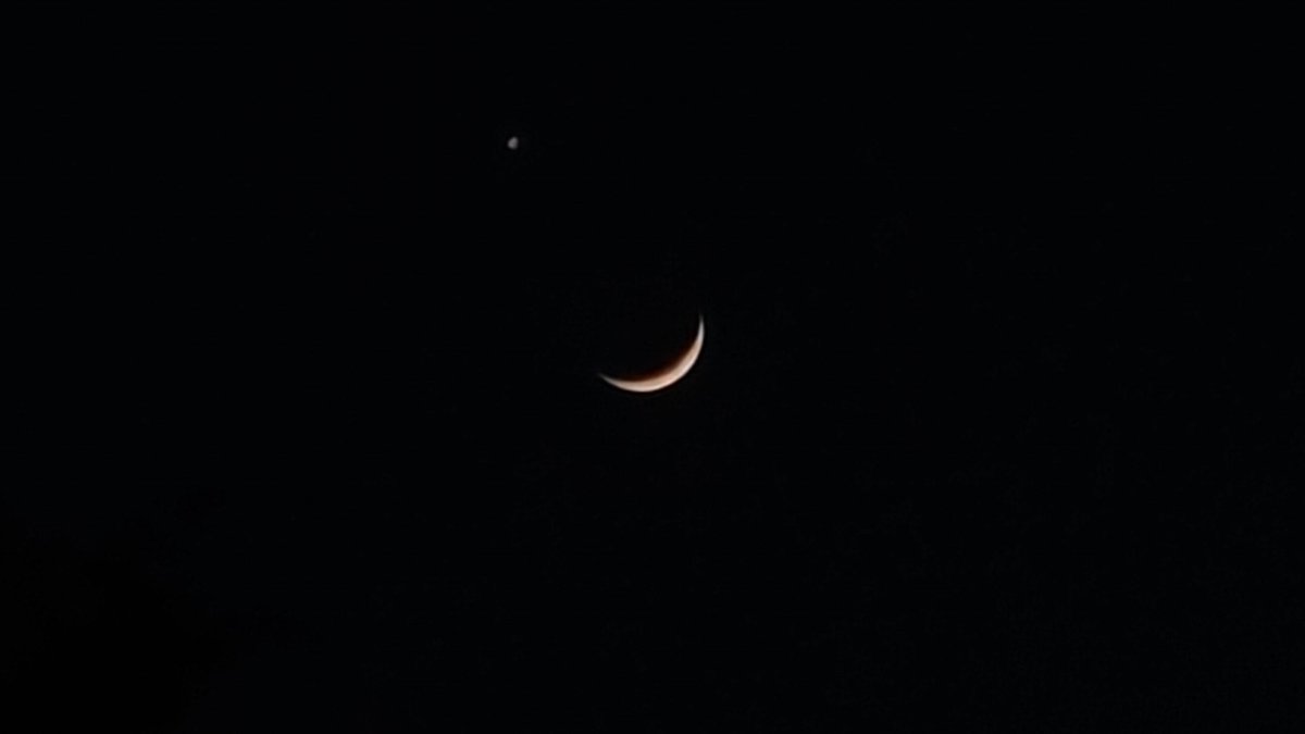 Avoithick's tweet photo. Under the same moon, https://t.co/k5JhaxmAH5