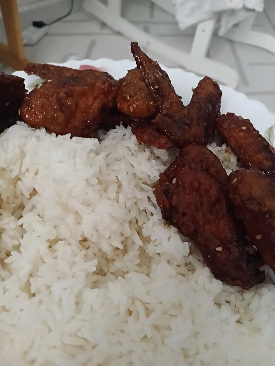 mavreen_eri's tweet photo. honey garlic chicken wings for lunch,yummers kain po🤤

super late lunch kasi nag asikaso pa sa mga chanak (este mga binebabysit) namin😅 https://t.co/xC3yKkBDHH