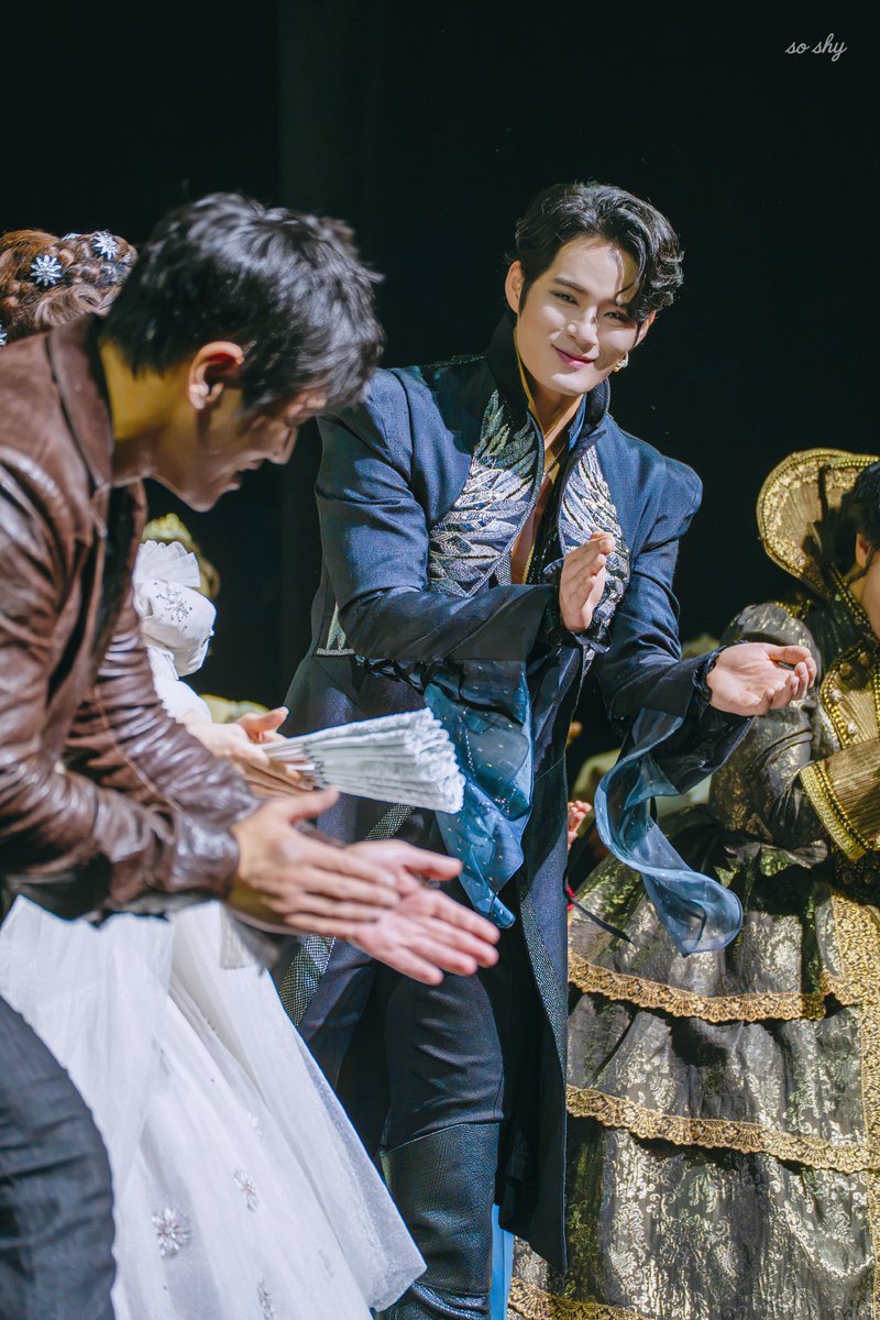 so_shy0101's tweet photo. 2026.09.13
뮤지컬 엘리자벳 커튼콜데이

#서경수 토드
토드가 루케니 형을 좋아해 https://t.co/yIZnJcR3vI