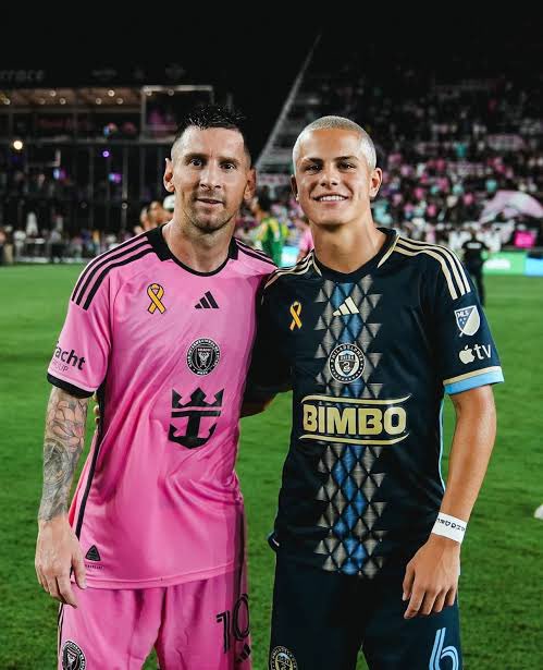 Hamza8Barca's tweet photo. Meet the Sullivan family. American &amp; Bangladeshi blood runs through their family. Both the brothers standing in the middle play for Philadelphia Union in the MLS while the younger brothers standing Left &amp; right have already played for Bangladesh youth. Football is in their DNA. https://t.co/gYdcpPThat