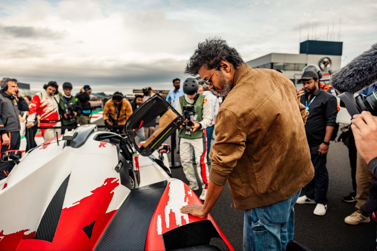 DoneChannel1's tweet photo. Last Saturday, Hon. Chief Minister of Tamil Nadu, C. Joseph Vijay, flagged off the racing event at the iconic Silverstone Circuit, UK, and extended his heartfelt wishes to Ajith Kumar and the entire team. 🏁🇮🇳🏎️ @CMOTamilnadu @Akracingoffl @SureshChandraa 
#AjithKumar #JosephVijay #AjithKumarRacing #AK