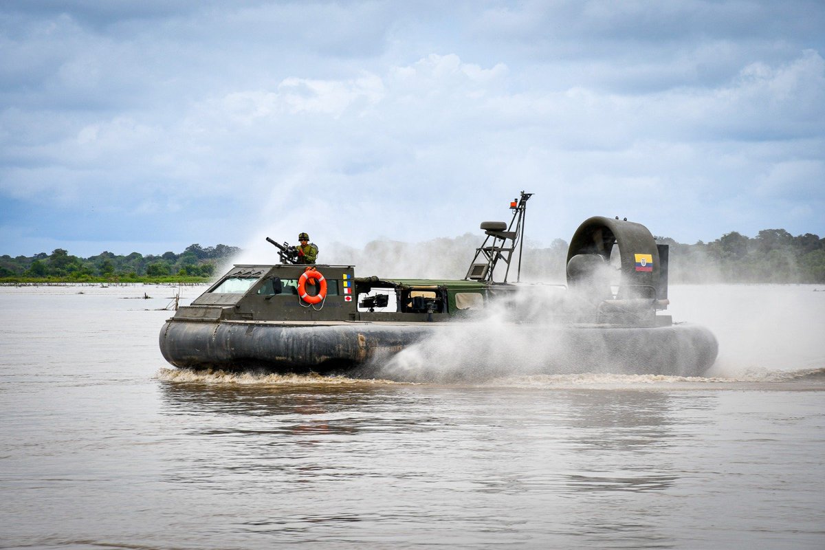 FNO_ArmadaCol's tweet photo. Unidades fluviales de la @ArmadaColombia se encuentran desplegadas en el río Orinoco, en #Vichada, contribuyendo al control de corredores fluviales, la protección de las comunidades y la afectación de economías ilícitas.

🇨🇴 Capacidades donde la misión las requiere. https://t.co/XgqfZzZjM2