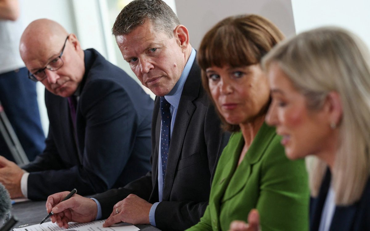 David90shaw's tweet photo. 🚨 LOOK AT THESE FOUR FACES: SEPARATISTS SIGN A PACT TO DESTROY OUR UNITED KINGDOM!

Take a very close look at the people actively plotting the end of Great Britain right before your eyes.

While living off massive British taxpayer salaries, these regional politicians are conspiring to dismantle our three hundred year old Union.

We are one proud, united nation with a shared history and a shared flag. We will never let this separatist cabal tear our homeland apart.

RT and SHARE their faces everywhere if you will ALWAYS stand for the Union and defend Great Britain! 🇬🇧🔥
