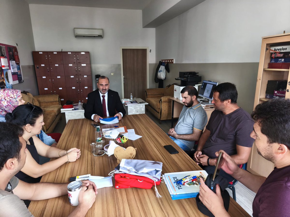 kirkagacmem45's tweet photo. İlçe Millî Eğitim Müdürümüz Halil BONCUK; Kırkağaç MTAL, 12 Eylül Ortaokulu ve Rıza Nebahat Dolman Ortaokulunu ziyaret ederek öğrenci ve öğretmenlerimizle bir araya geldi. Yeni eğitim öğretim yılına ilişkin yürütülen çalışmalar hakkında bilgi aldı.

@il_mem_45 @m_ugurelli https://t.co/Iz8wzzLkTp