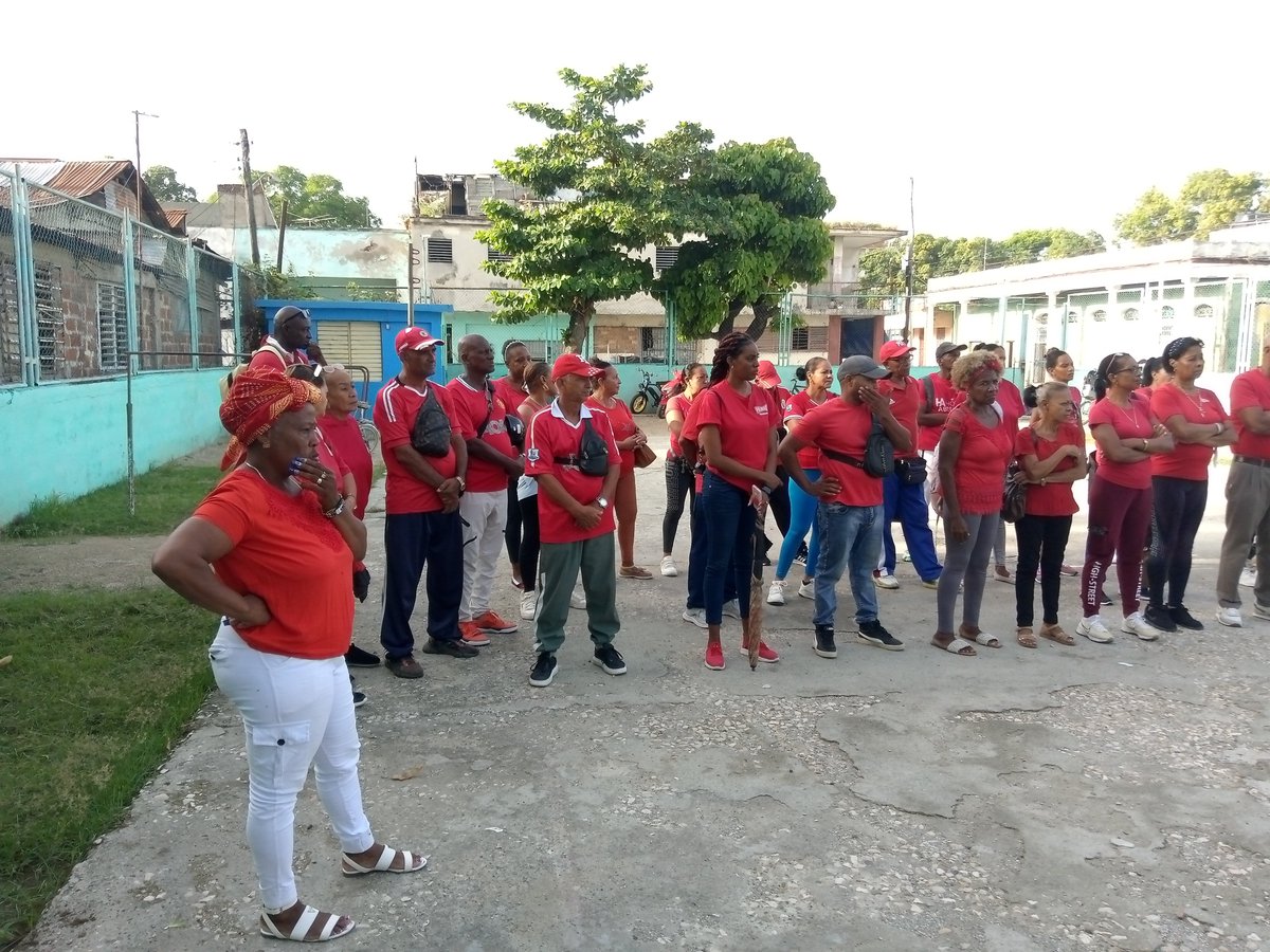 Hurdenis79's tweet photo. Desde el municipio Guantánamo continuamos defendiendo el patriotismo como valor a trabajar por nuestros profesionales del deporte https://t.co/XBJRUgh9Ne
