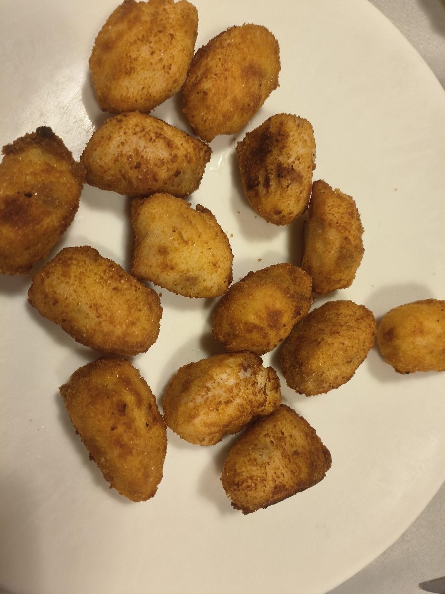 GourmetyM's tweet photo. Hemos vuelto a visitar ese clásico que es el Bistrot Saconia, en la zona del Barrio de los Poetas, al norte de Madrid. Pasan los años, pero la calidad sigue siendo la misma. Una cocina tradicional con muchos guiños gallegos en la carta. #restaurantes #Madrid https://t.co/tAZFIWQwny