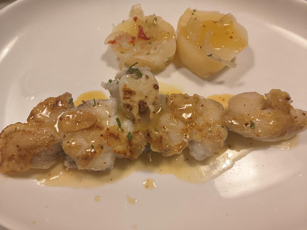 GourmetyM's tweet photo. Hemos vuelto a visitar ese clásico que es el Bistrot Saconia, en la zona del Barrio de los Poetas, al norte de Madrid. Pasan los años, pero la calidad sigue siendo la misma. Una cocina tradicional con muchos guiños gallegos en la carta. #restaurantes #Madrid https://t.co/tAZFIWQwny