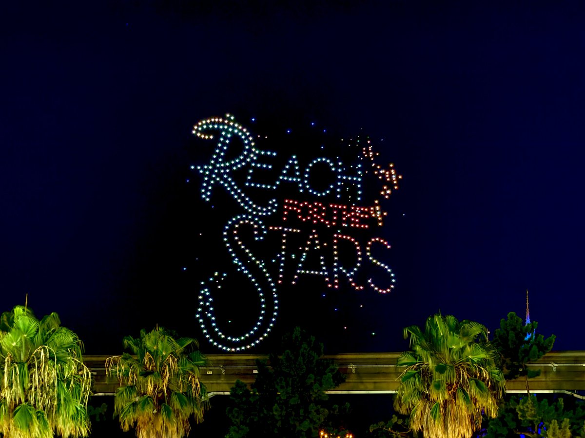 YuyaF30's tweet photo. 「Reach for the Stars: Everlasting Dreams」

東京ディズニーランド夜間エンターテイメント「Reach for the Stars」は2026年9月14日（月）をもって公演を終了

#reachforthestars 
#リーチフォーザスターズエバーラスティングドリームス 
#tdl
#tokyodisneyland 
#東京ディズニーランド https://t.co/c28frl4VBu