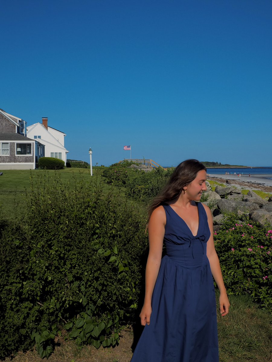 NanceyDimitry's tweet photo. A little New England summer moment. Dress from @lulus https://t.co/xipDJozEjh