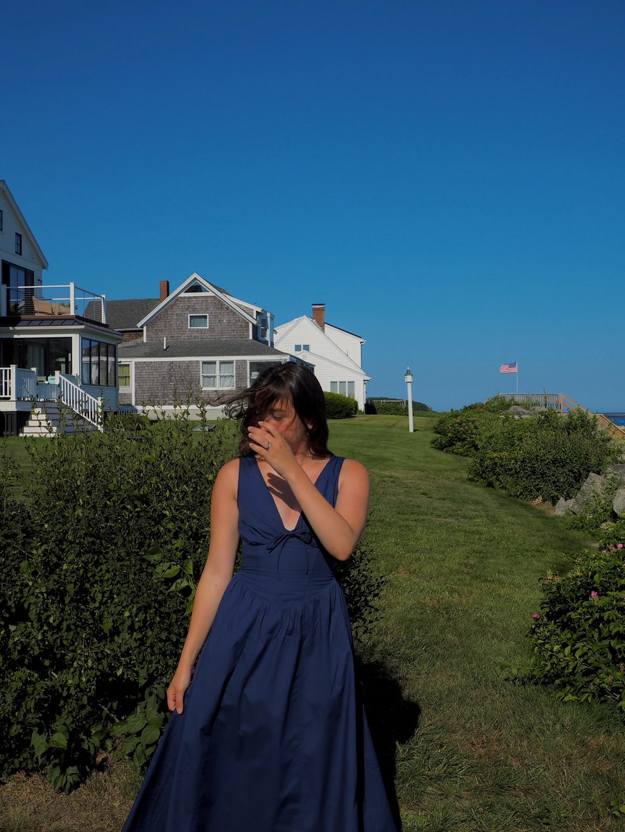NanceyDimitry's tweet photo. A little New England summer moment. Dress from @lulus https://t.co/xipDJozEjh