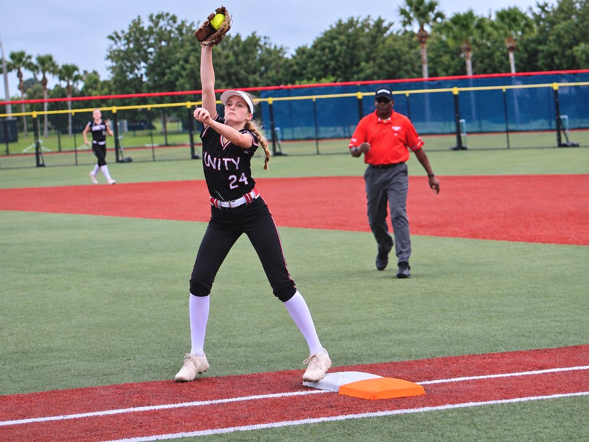 MollyS2028's tweet photo. Extra reps and lessons the past few weeks resulted in lots of action for me at the Mustangs Elite! Go Unity! 💜🥎 https://t.co/Oe45ekVK5s