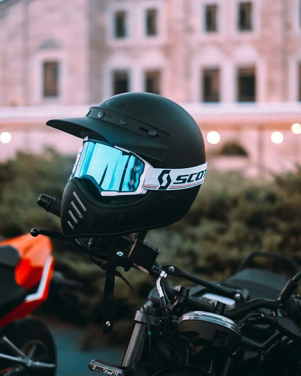 JoycelynSlzs's tweet photo. A wise man once said: Put a price on your head, then buy your helmet accordingly. https://t.co/0juPUSKry6