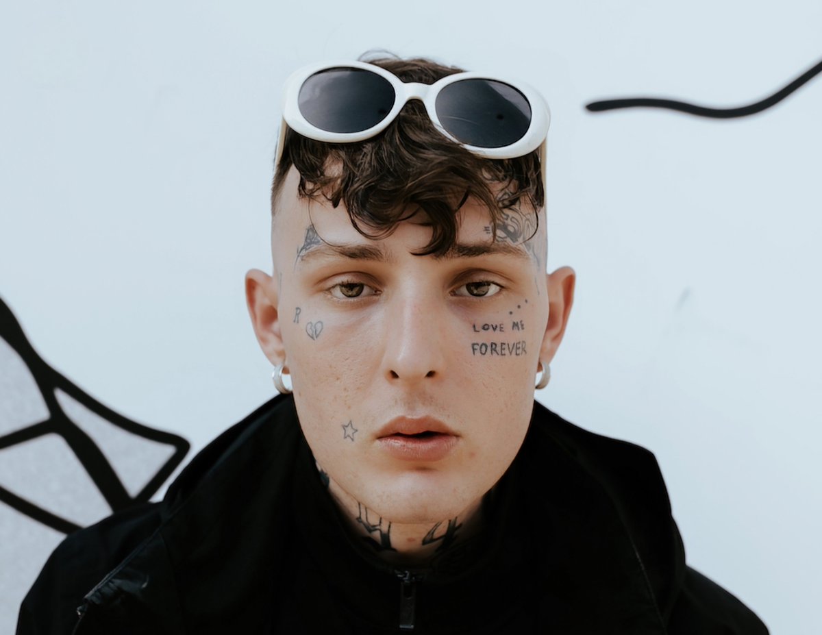 TheProfHHI's tweet photo. Rip RMX è un singolo di Side Baby, in collaborazione con Shiva, estratto dalla riedizione digitale dell'album Arturo.
Brano pubblicato il 21 giugno 2019, prodotto da Sick Luke..
#rap #hiphop #musica #SideBaby #Shiva https://t.co/lQuW9r4Xuy