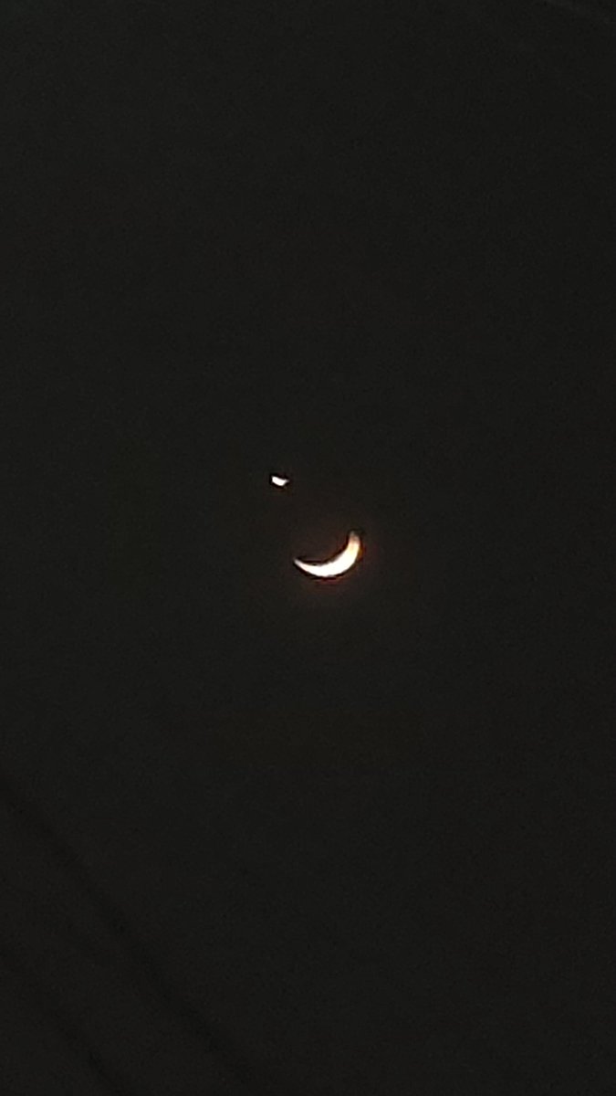 bungrizqi's tweet photo. Masya Allah Indahnya Bintang dan Bulan malam ini... Saling berdekatan, Masing-masing Bercahaya Indah https://t.co/w6iGuAHlJd