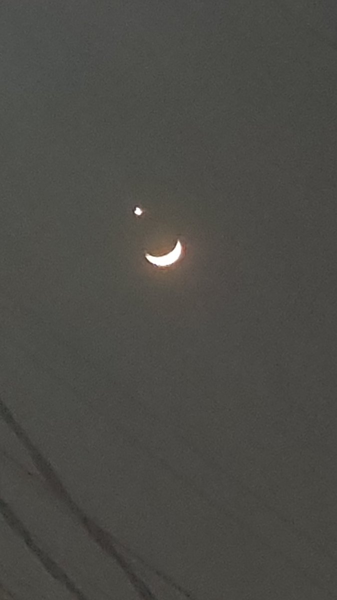 bungrizqi's tweet photo. Masya Allah Indahnya Bintang dan Bulan malam ini... Saling berdekatan, Masing-masing Bercahaya Indah https://t.co/w6iGuAHlJd