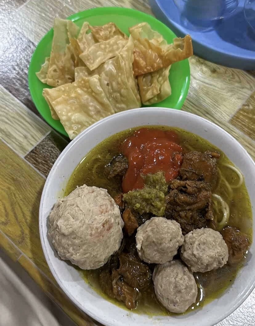 helokev's tweet photo. untuk jakarta, maksud gue tuh mie ayam tuh bentuknya kaya gini, kaya mie ayam padang, selama di jkt gue ga pernah nemu mie ayam kaya gini🥲 https://t.co/C9XBDMn1Lh