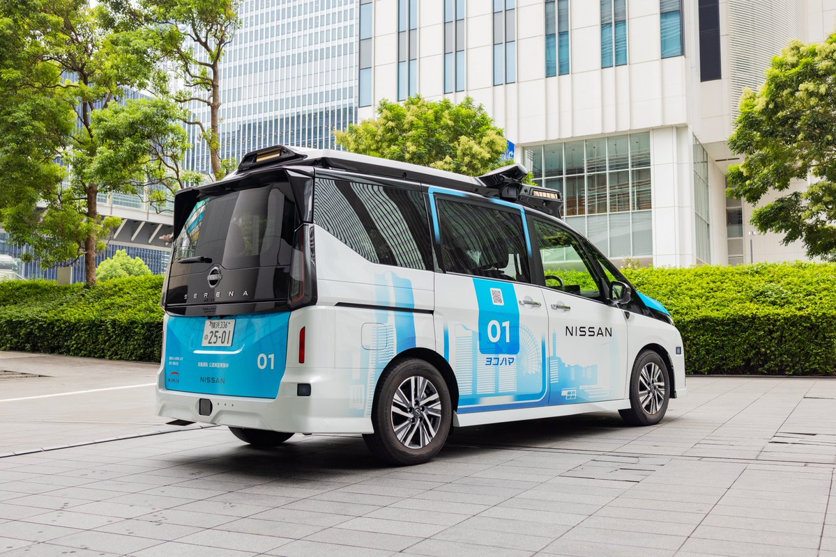 CarClip_com's tweet photo. 【日産、2026年度の横浜市における自動運転モビリティサービス実証実験の詳細を発表。一般モニターを募集】
◽日産自動車は、横浜市で2026年度に実施する自動運転モビリティサービスの実証実験の詳細を発表
◽あわせて、実証実験の開始にあたり、一般モニターの第1期募集を本日より開始

◽実証実験は、横浜市のみなとみらい・桜木町・関内を含む市街地エリアにて、10月1日から12月18日まで、2期に分けて実施
◽「セレナ」をベースとした自動運転車両を使い、実際の配車サービスを通じて、将来必要となる運用体制の課題抽出、およびサービスエコシステムの構築に向けた検証を行うことが目的
◽2026年度は昨年度の実証実験よりも規模を拡大し、運行台数を10台、乗降地を28か所として実施

◆一般モニター募集要項
◽募集人数約500名
◽応募期間
第1期：2026年9月14日（月）より募集開始
 第2期：2026年10月中旬より募集開始予定
※第1期からの参加者は実証終了日の12月18日まで参加可能
◽応募方法
専用Webサイトより申込
参加費無料
◽申込条件
日本国内在住で、2026年4月1日時点で18歳以上の方
 本実証実験中の撮影、インタビュー、アンケートにご協力をいただける方
 その他、参加規約への同意いただける方

↓詳しくはこちら↓
https://t.co/OjawFoeMsz
