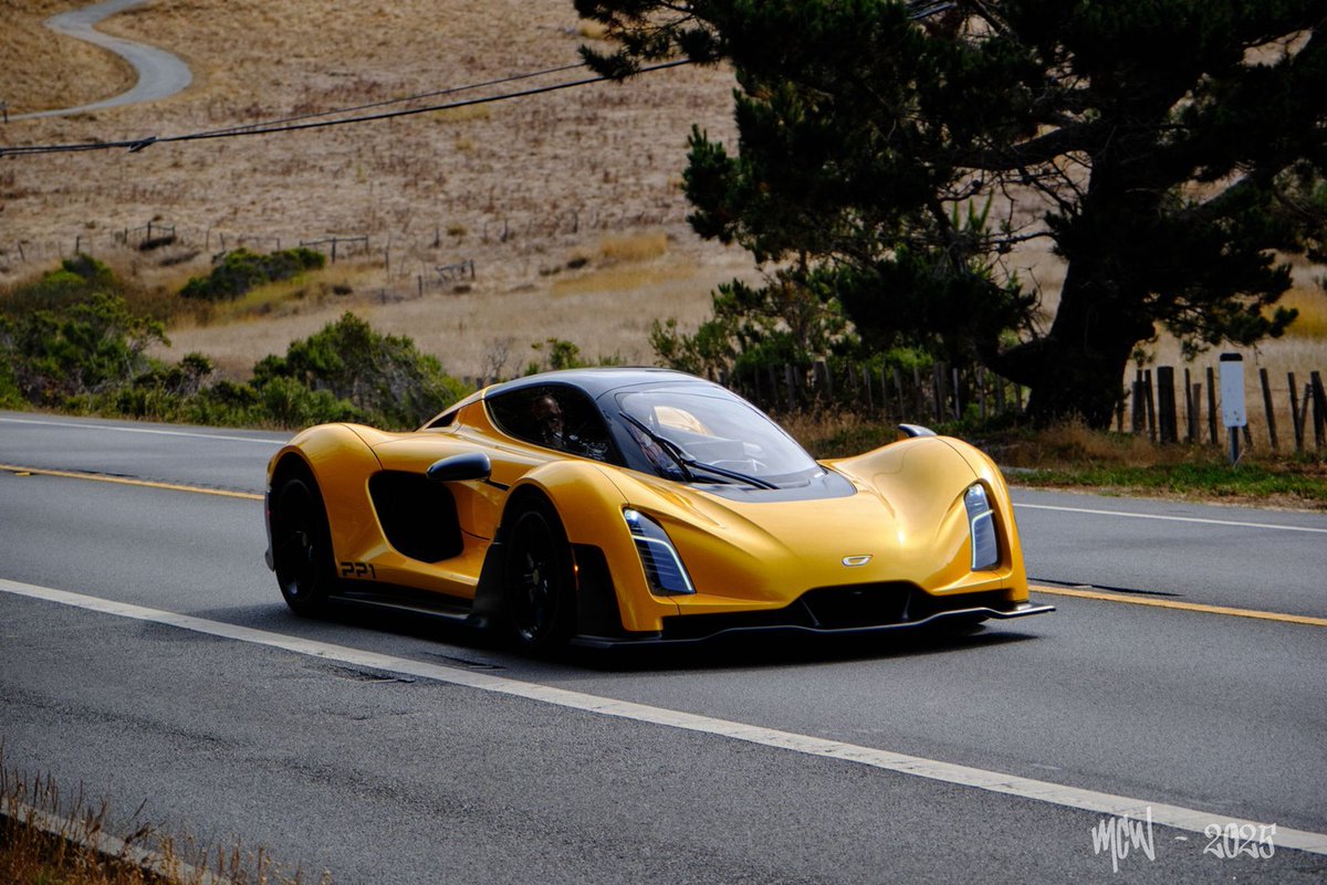 DiannaZancdn's tweet photo. Czinger 21C PP1 takes to the road during Monterey Car Week 2025. https://t.co/8QKcoqugdo