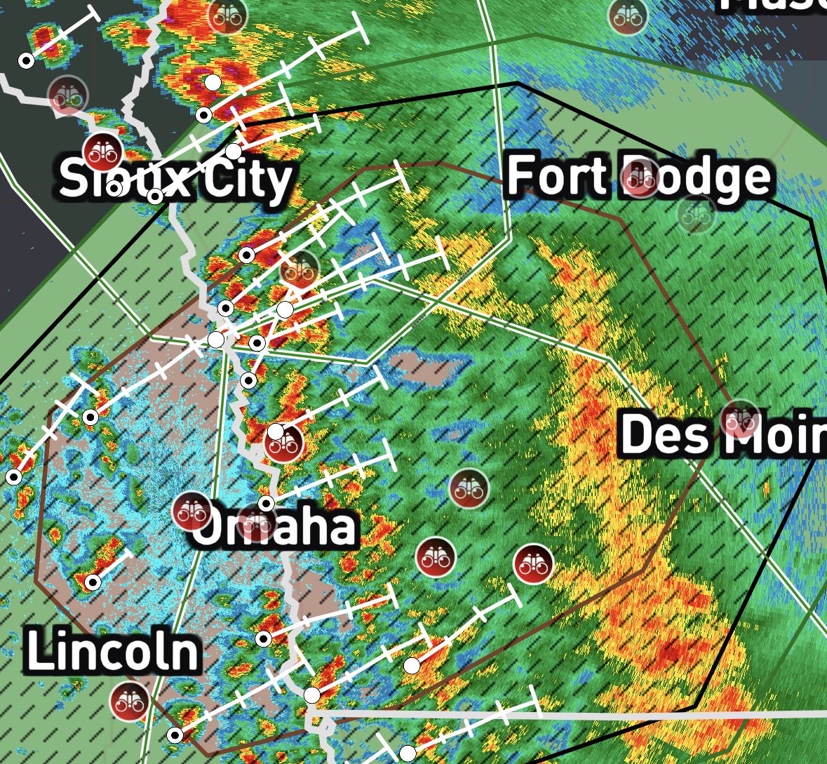 Gintercept81961's tweet photo. My thoughts on today just a personal forecast, if morning convection clears up by this evening and we get a break in the clouds for daytime heating today could go big and maybe support a EF2+ tornado this is a boom or bust day. #wx #wxtwitter #severeweather #tornados https://t.co/teqnF0xKtD