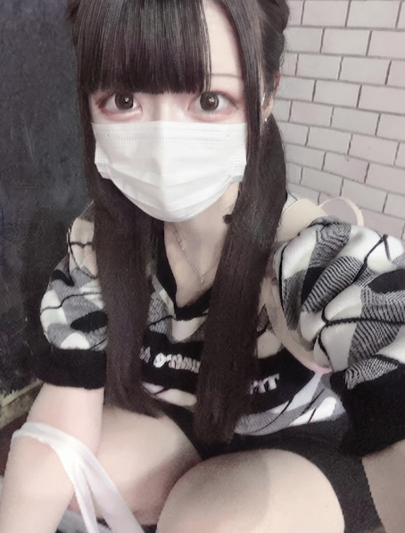 eleaw57575679's tweet photo. じーっ👀💕
目が合った人はいいねしてねっ
＃大阪 https://t.co/gI9IV9WfoB