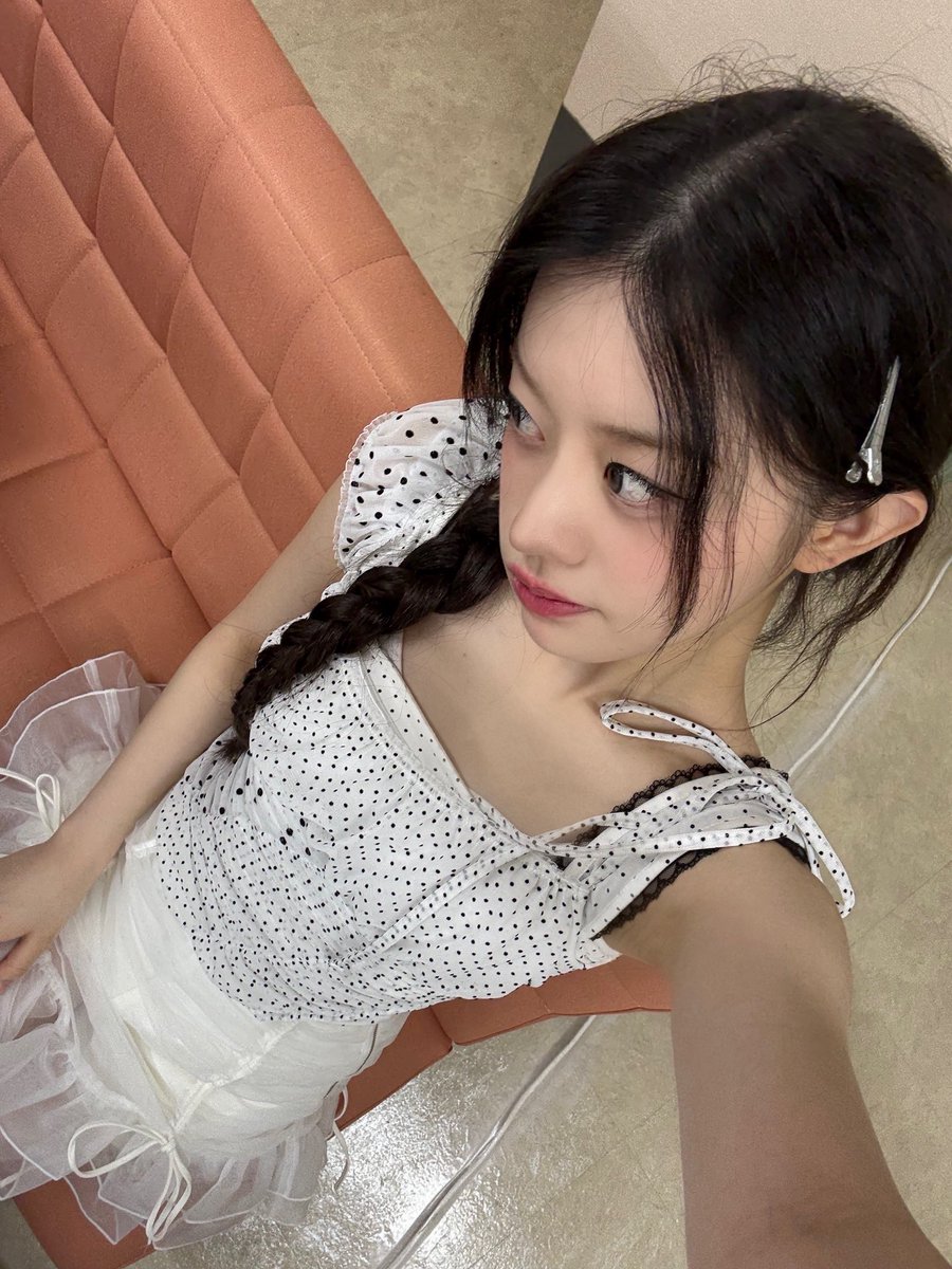 teensminju's tweet photo. @teensjingyi kakak aku tambah baju kita sama. :3 https://t.co/zH5m8APvpn