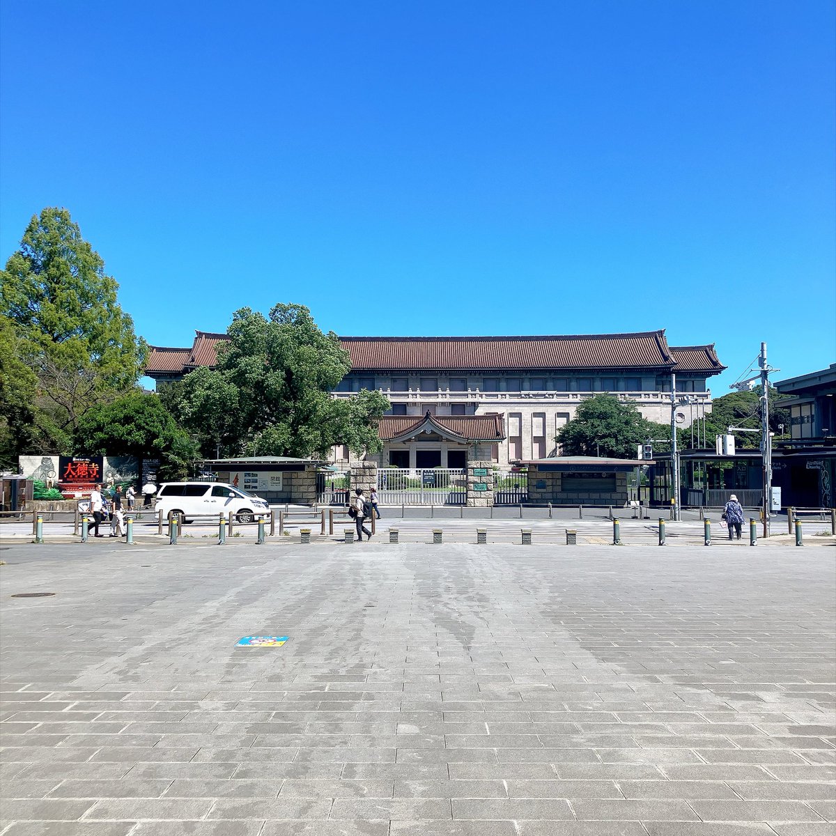 corocoroccrr's tweet photo. 月曜日の上野公園が好き https://t.co/CpzjE8ovhF
