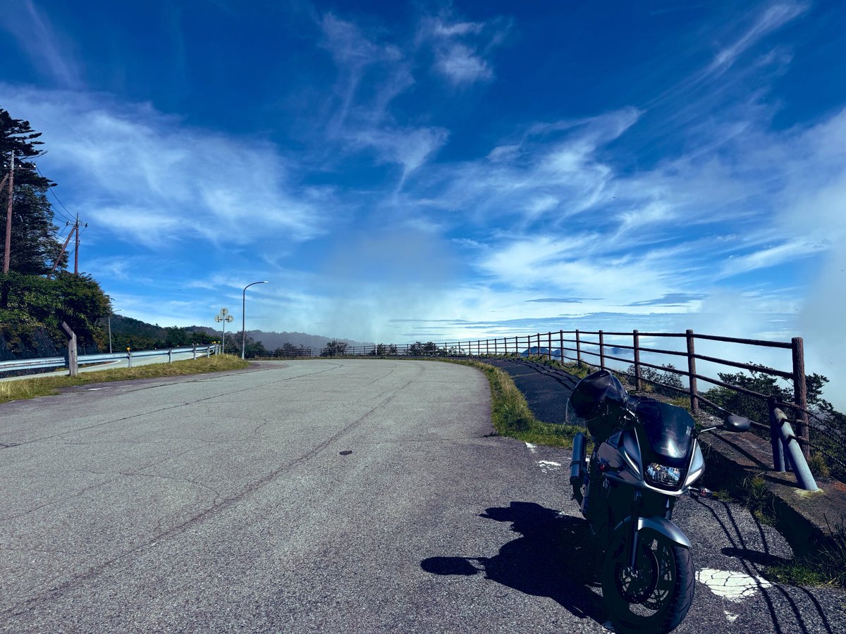 babababa_bambi's tweet photo. 朝活で霧降!
そして今日は内見。
前オーナーは会社名義で社長の別荘だったとのこと。
おしゃれな暖炉もあり価格も手頃。
街中なら上物で2千万弱。

が、郊外でレバレッジ掛ける価値が本当にあるのだろうか。
期待値はあるのだろうか。
個人的にはとてもありだが、もう少しバイクに乗って考えよう🤔 https://t.co/gL3t8TIMZd