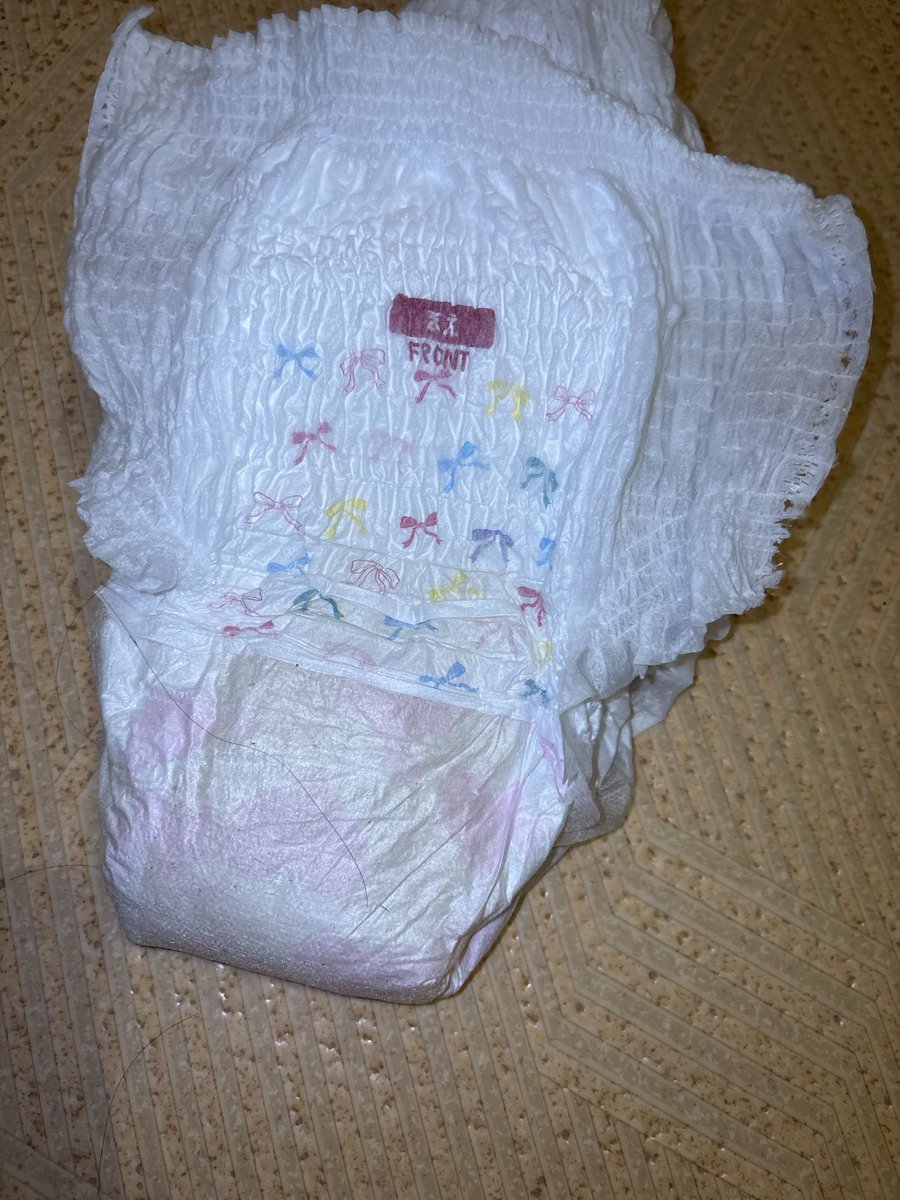 riny2239's tweet photo. 最近仕事疲れや、新しくできた趣味などで、
夜や休みにおむつ���使えていなかった、、、
久しぶりに見つけて買ってきて履いてみたら
まさかのサイドが破れるなんて、、、
ダイエットをしなければ、、、
#おむつ男子 #おむつ女子 
#abdl #diaperlover https://t.co/IYHFpp8caq