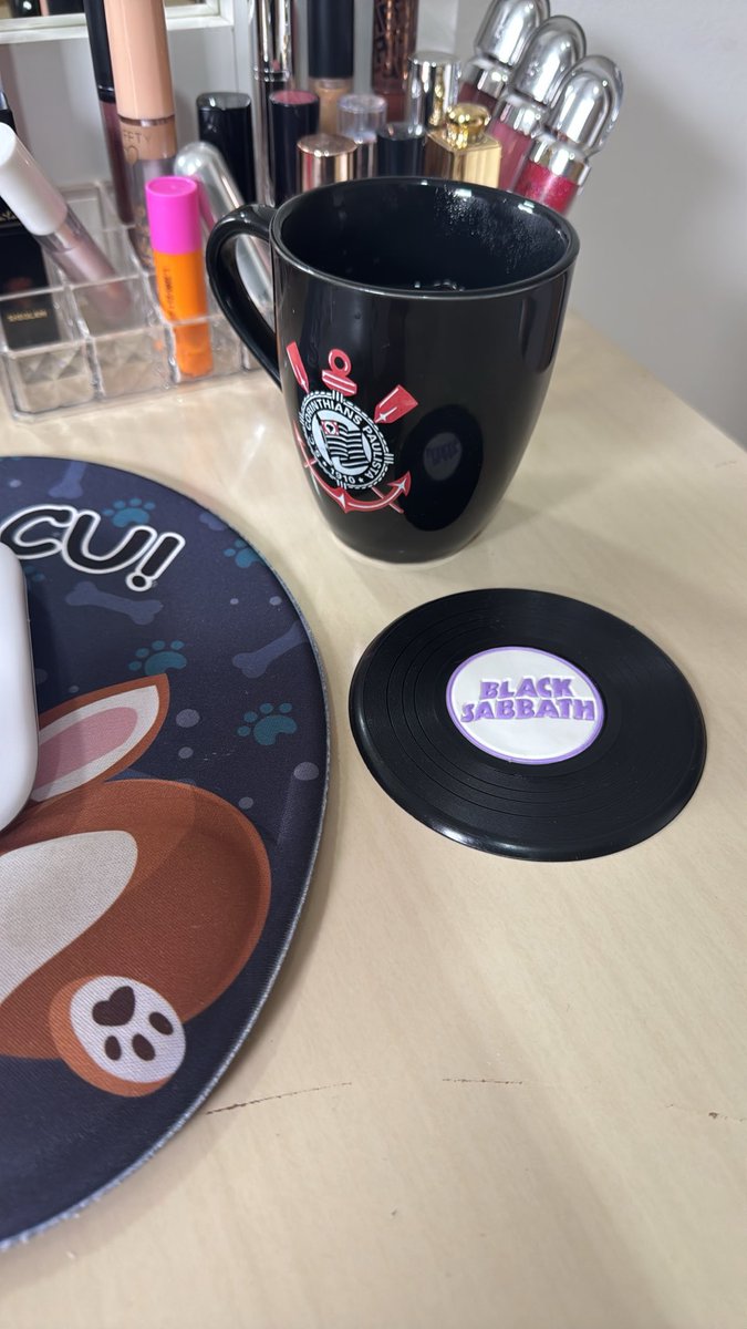rafaaker's tweet photo. minha caneca pronta pra usufruir do meu mais novo porta copo https://t.co/ZE5Zf249Yi