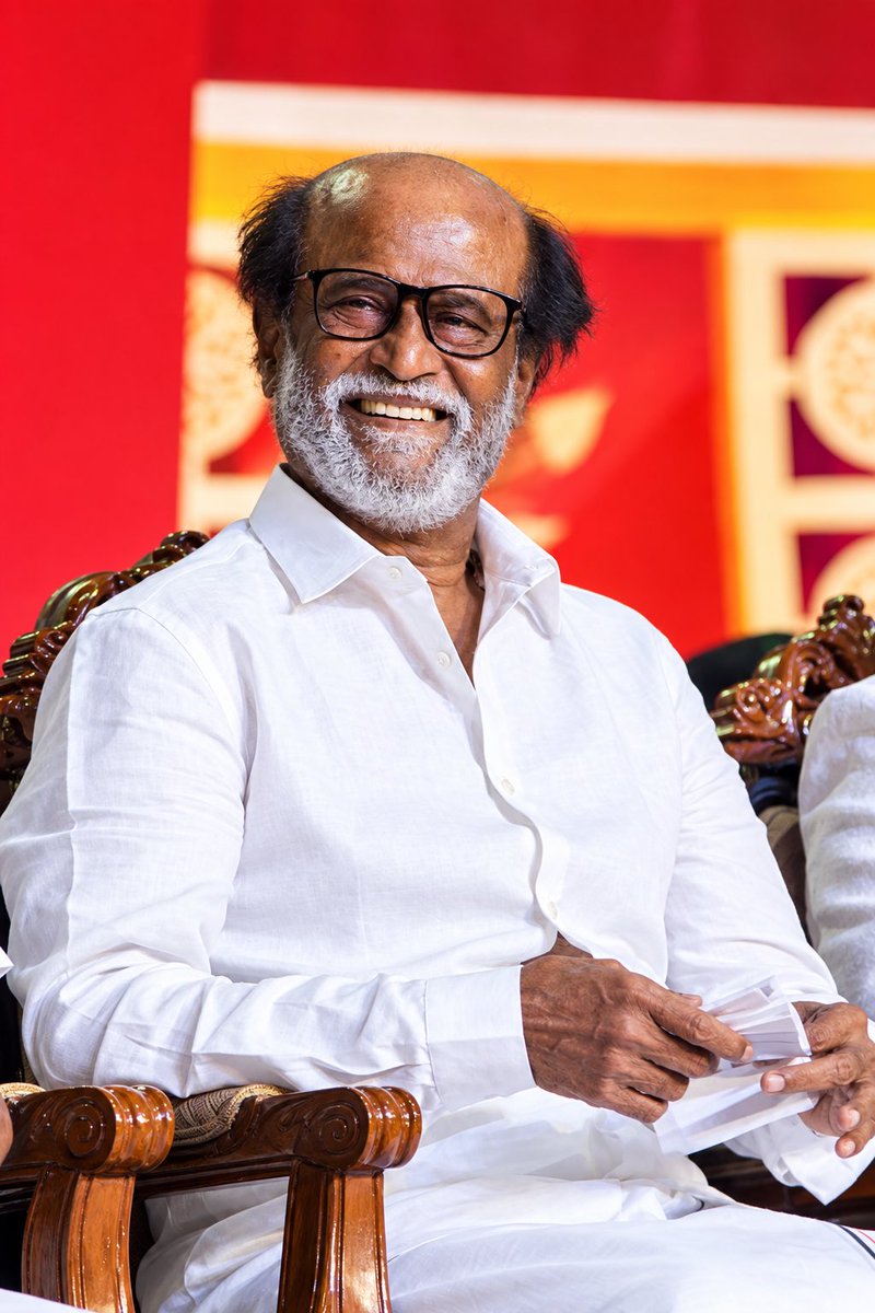 sooriofficial's tweet photo. Superstar Rajinikanth Sir watched and loved our #Mandaadi. His heartfelt call means the world to me and our entire team. This picture captured the priceless moment of hearing his voice on the other end! ❤️🙏

@rajinikanth sir 🙏🙏🙏

அவருடைய வார்த்தைகள் எனக்குக் கிடைத்த மிகப்பெரிய ஆசீர்வாதம்!

@rsinfotainment @elredkumar