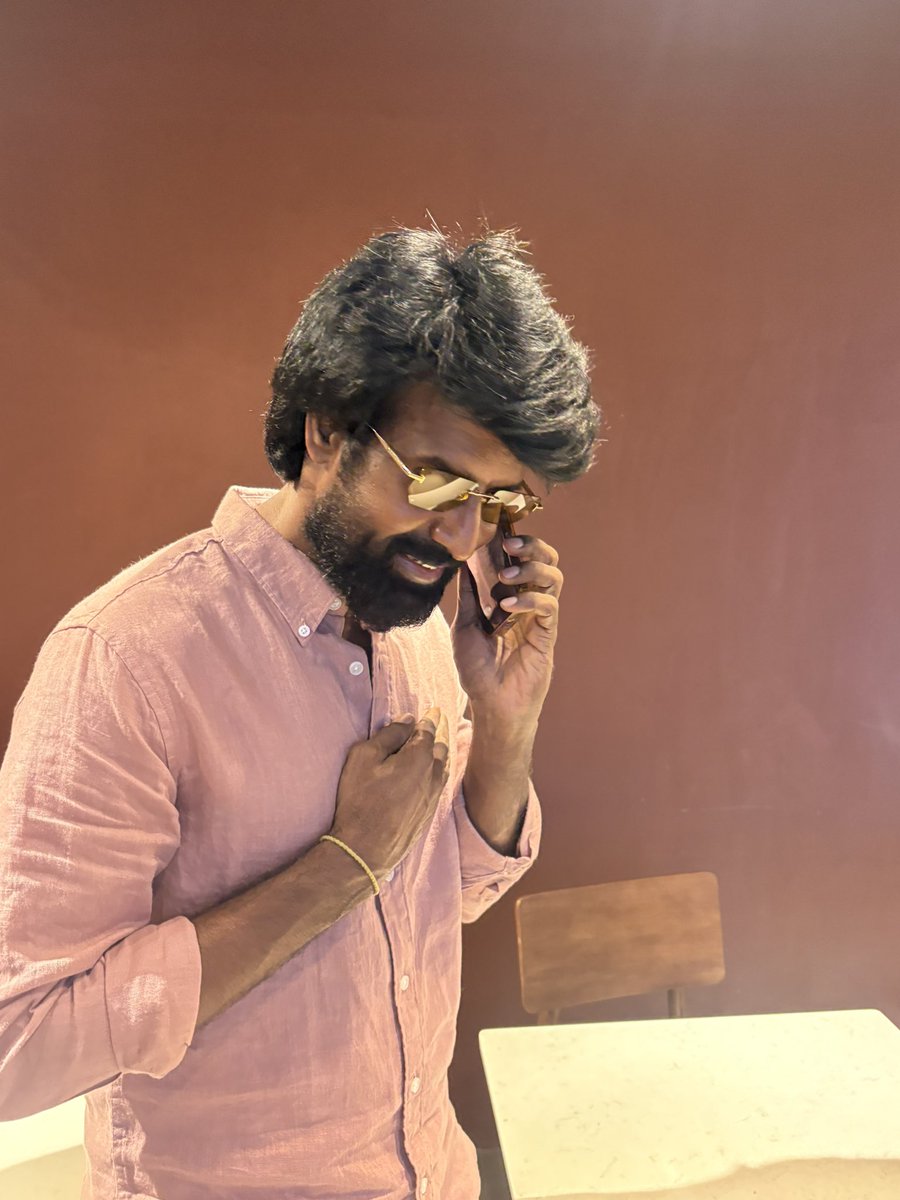 sooriofficial's tweet photo. Superstar Rajinikanth Sir watched and loved our #Mandaadi. His heartfelt call means the world to me and our entire team. This picture captured the priceless moment of hearing his voice on the other end! ❤️🙏

@rajinikanth sir 🙏🙏🙏

அவருடைய வார்த்தைகள் எனக்குக் கிடைத்த மிகப்பெரிய ஆசீர்வாதம்!

@rsinfotainment @elredkumar