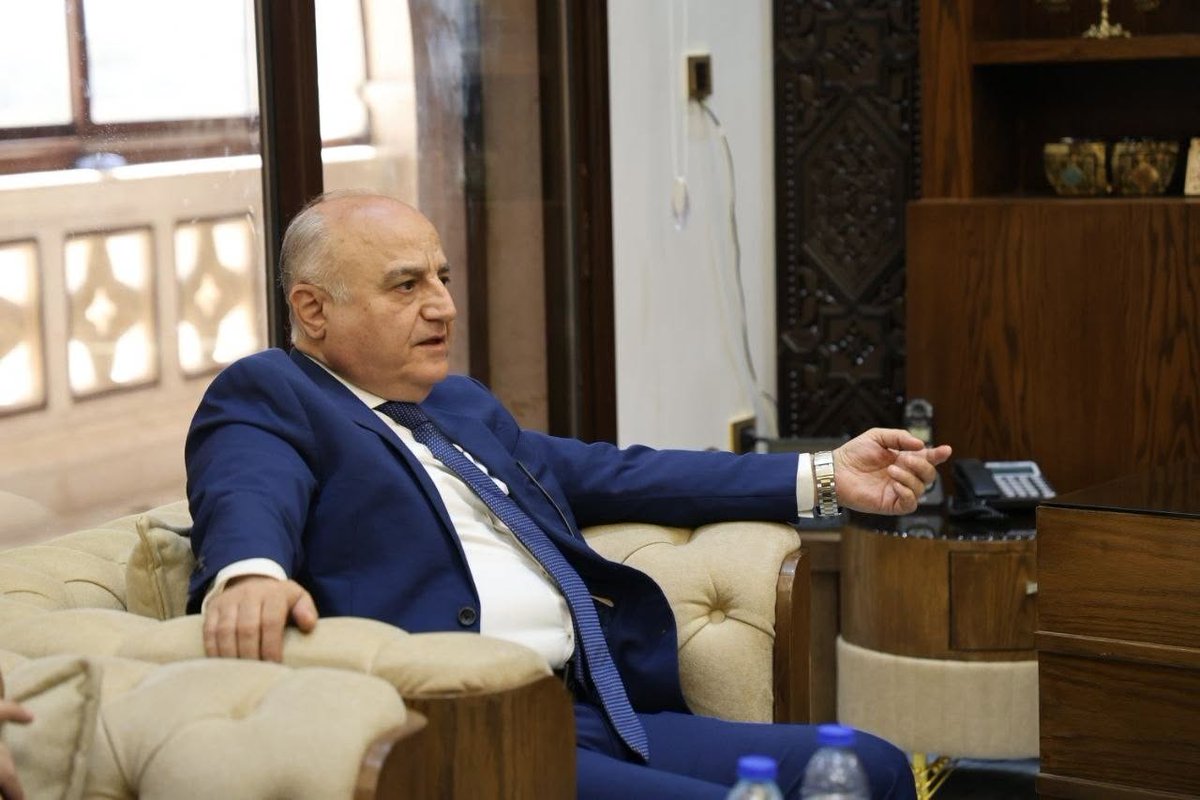 orientngo's tweet photo. 🤝 شراكة جديدة لدعم التعافي والتنمية في إدلب

تعلن مؤسسة أورينت للأعمال الإنسانية والتنمية عن توقيع مذكرة تفاهم مع محافظة إدلب لتنفيذ حزمة من المشاريع الخدمية والتنموية الحيوية، ضمن حملة «الوفاء لإدلب»، بدعم كريم ومباشر من مؤسس المؤسسة ورئيس المجموعة، السيد غسان عبود. https://t.co/wz1erN2pEE