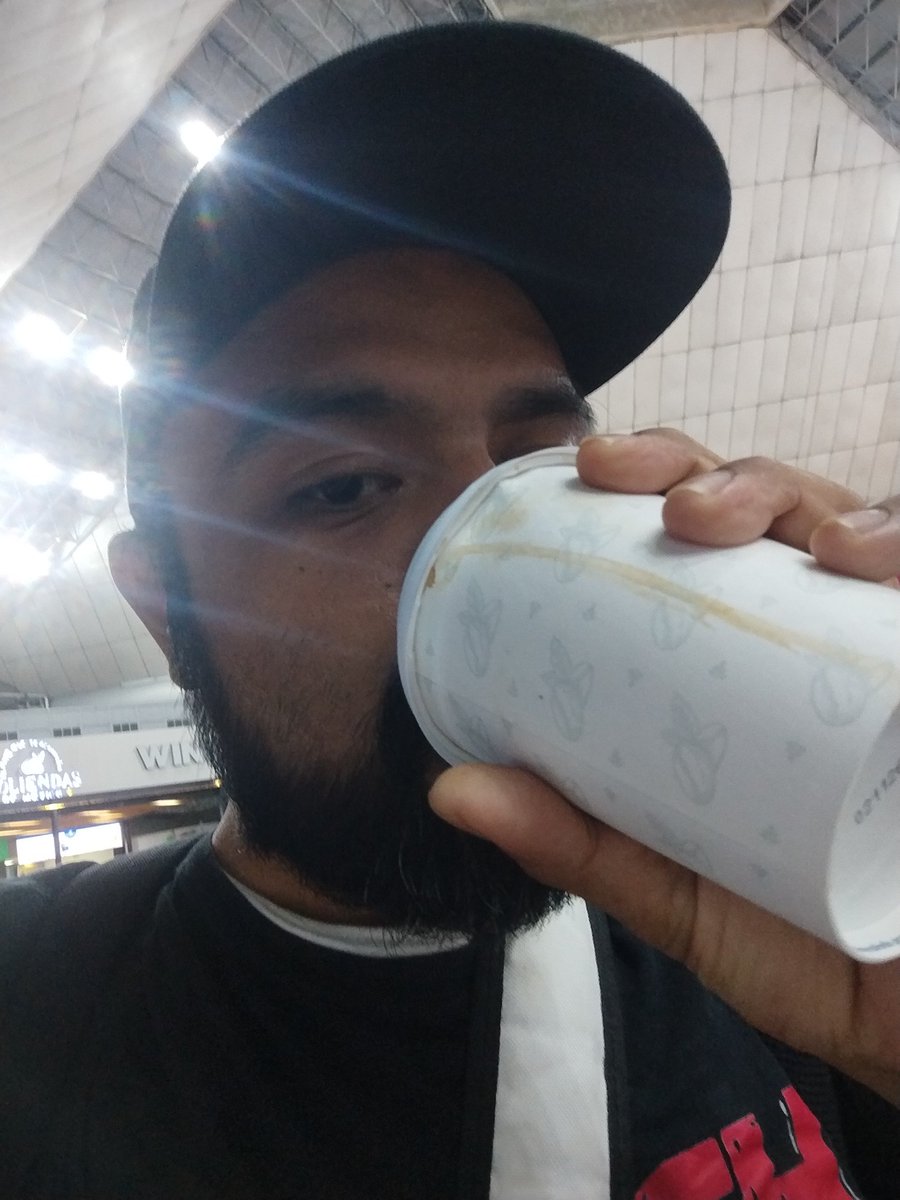 B79Mtz's tweet photo. Cafecito para empezar, eso de estar esperando que me envien el transporte, pero bueno la empresa lo paga. https://t.co/FEQ4GFBH2o