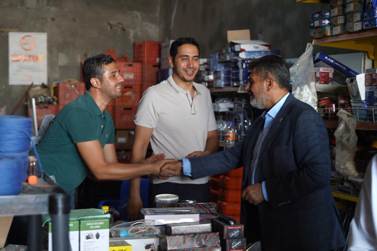 OmerOBDebgici's tweet photo. 📍 Adıyaman / Tut

Genel Merkezimizin organizasyonunda gerçekleştirilen Türkiye Buluşmaları kapsamında Tut’ta esnafımızı ziyaret ettik.

İşlerinin başında ziyaret ettiğimiz esnaf kardeşlerimizle ilçenin ticari hayatını, yaşanan sıkıntıları ve beklentileri konuştuk. Sahadan aldığımız her görüşü önemsiyor, çözüm bekleyen konuları ilgili mercilerle paylaşarak takip ediyoruz.

Misafirperverlikleri ve samimi sohbetleri için Tutlu esnafımıza teşekkür ediyorum.