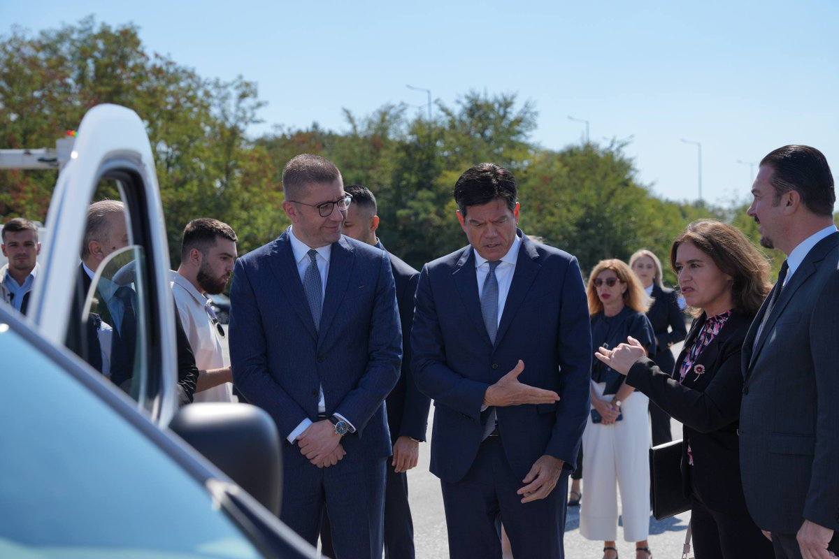 VladaMK's tweet photo. Мицкоски: Со новата опрема од ЕУ за Царината ја засилуваме борбата против организираниот криминал ⬇️

🔗https://t.co/cKb8AbwHK7 https://t.co/lkRXJsY3qF