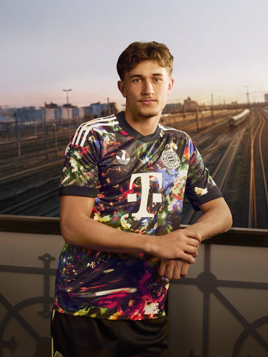 FCBayernES's tweet photo. Llevando las vibras de 𝑶𝒌𝒕𝒐𝒃𝒆𝒓𝒇𝒆𝒔𝒕 a la cancha 🤝

¡La camiseta Wiesn 2026 del FC Bayern ya está aquí!

🔗 https://t.co/EWR1mIUbCg https://t.co/k1qCkAGPZm