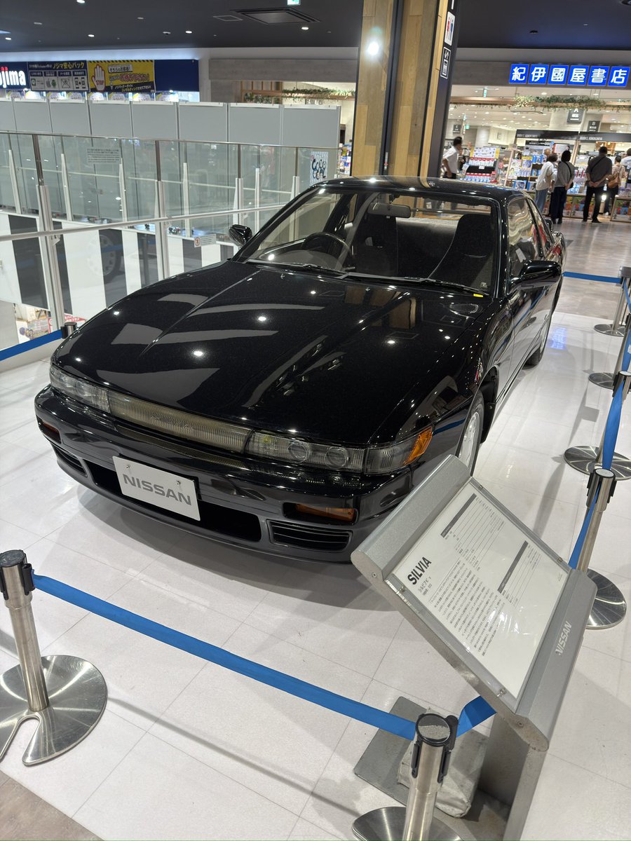 ONOSHUSAN's tweet photo. なんかいつも行かない方面のイオンに行ったらフードコートにS13シルビア飾ってあった

かっこよくてつい写真撮ってしまった https://t.co/zY3ruahZLm