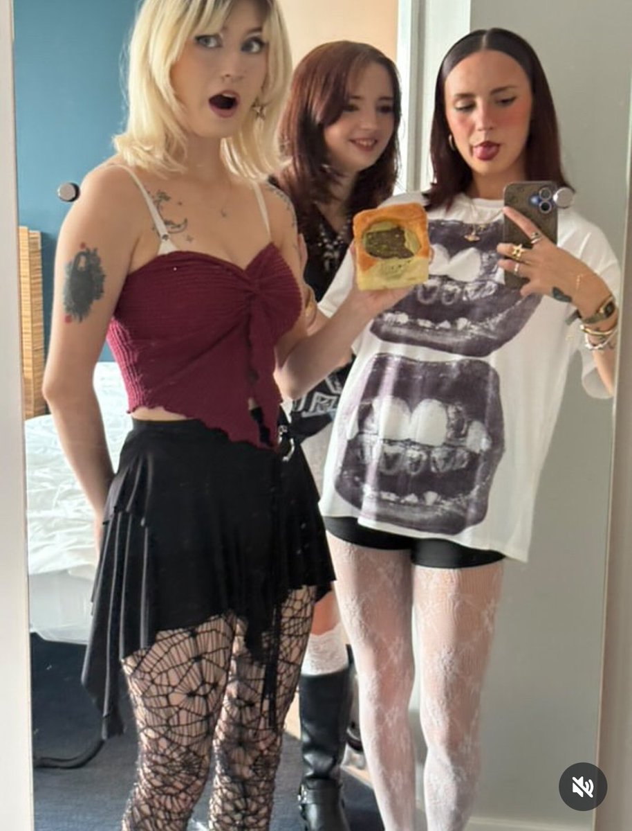 DanTheSnowden's tweet photo. Irish Emma sent in by @Dantheramin
#wankchat #wankbattle #feargasm #blackmail #irl #beta #gooning #goon #goonfuel #nsfwtwt #ass #cuck #bop https://t.co/dMsw32ZPq6