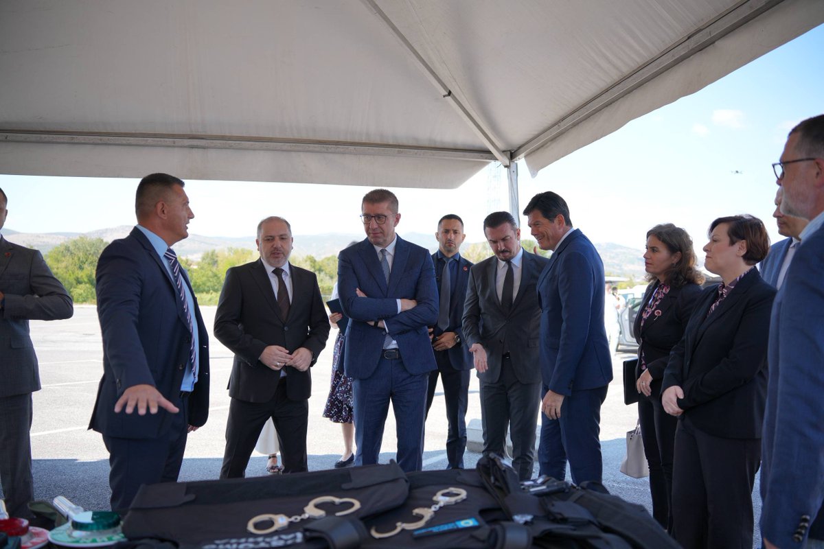 MickoskiHM's tweet photo. Денеска присуствував на настан по повод успешното завршување на проектите реализирани во рамки на Акцискиот документ „ЕУ против организираниот криминал, со поддршка за трговијата“ на Граничниот премин Табановце.

🔗https://t.co/v1n7mMAVfm https://t.co/yFdb1bkOpw