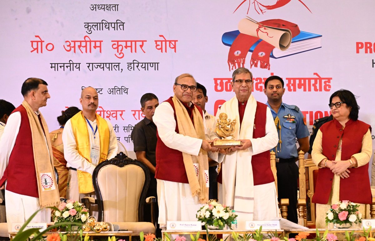 RajBhavanHry's tweet photo. प्रो घोष विश्वविद्यालय परिसर में आयोजित जेसी बोस विज्ञान एवं प्रौद्योगिकी विश्वविद्यालय, वाईएमसीए, फरीदाबाद के छठवें दीक्षांत समारोह को संबोधित कर रहे थे। इस अवसर पर हरियाणा की प्रथम महिला श्रीमती मित्रा घोष भी उपस्थित थीं। 2/2 https://t.co/epk941c2HU