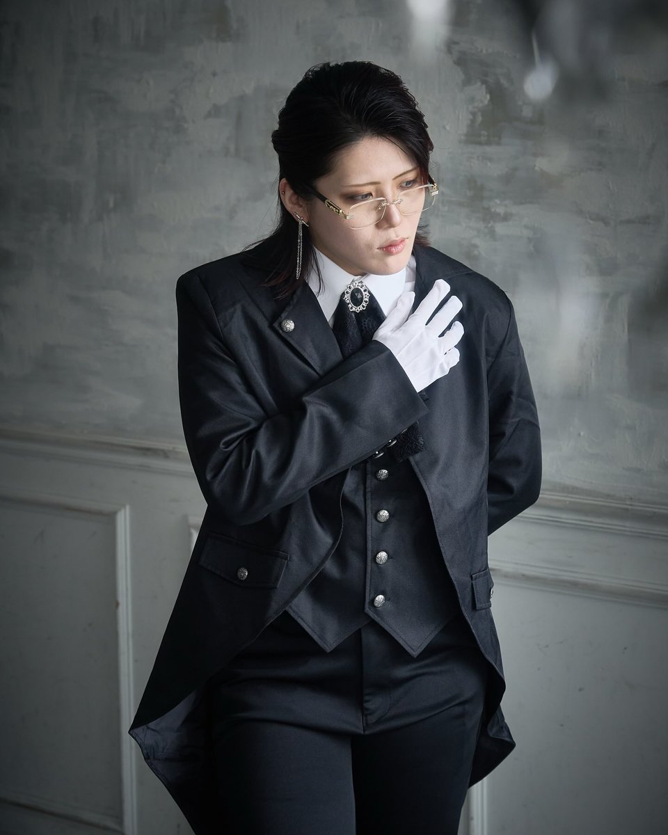 AdamWrestling84's tweet photo. Wishing a happy birthday to Utami Hayashishita!
And I missed #FashionFriday again, so here’s Utami in suits because it might be the most stylish a wrestler has ever looked🌹
#STARDOM
#Wrestling https://t.co/K2uPB9lZt9