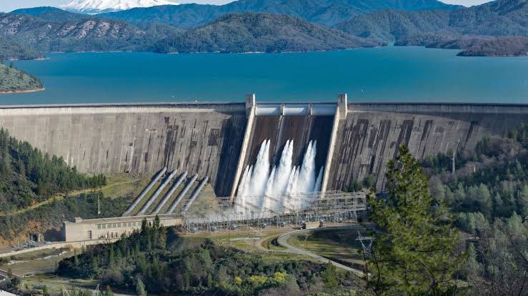 AfroGrowth360's tweet photo. 🇿🇲🇿🇼 Zambia &amp; Zimbabwe are unleashing a clean energy giant! The $4.2B Batoka Gorge Hydropower project is gaining massive momentum. 
🏗️ Status: Both govts pledged $440M in equity to fast-track financial close. Engineering updates underway.
📉 Impact: Adding 2,400MW to eliminate https://t.co/dbPS8urQdj