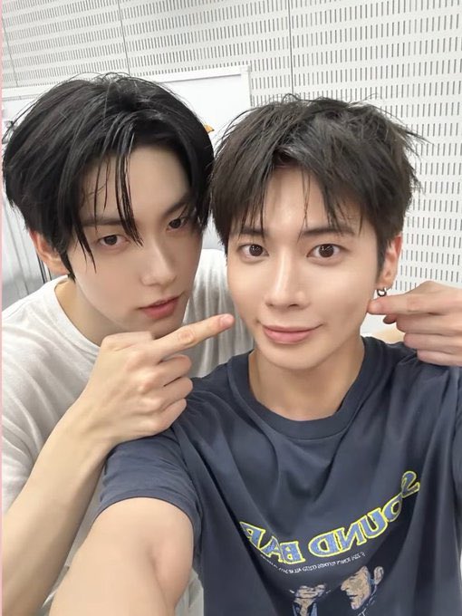twelve05cm's tweet photo. SOOBIN TAEHYUN THE END GAME OH MY GOD https://t.co/iMdEe7RRNV