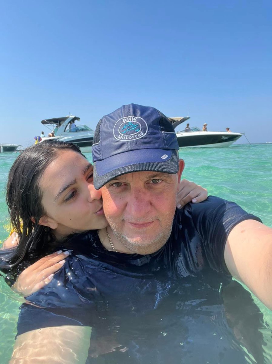 harrygrappa's tweet photo. Aranza, hija. Te veo crecer… ayer tus pasos eran pequeños… hoy corres libre persiguiendo sueños, y nada me llena mas de orgullo y alegría. Vuela alto siempre. ¡Feliz Cumpleaños! 🥳❤️🥰 TE AMO #MiPrincess mi propia #FearleesGirl 👊💯 @AranzaGrappa2 https://t.co/dPPZVmzXOE