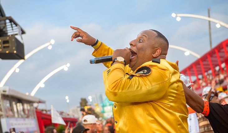 srzdcarnaval's tweet photo. #VaiVai: Intérprete oficial canta os três sambas finalistas
https://t.co/AaeWBq6NJS https://t.co/nAudBFYKK5