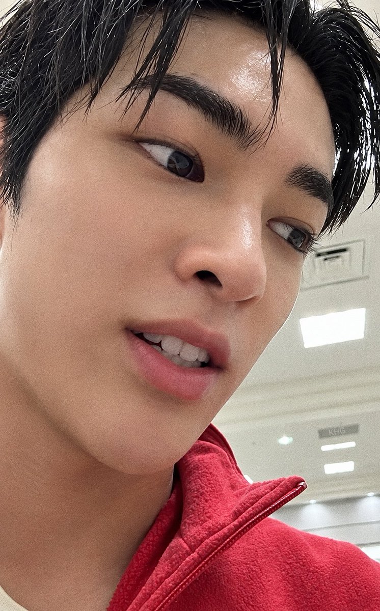 keonhoguide's tweet photo. #KEONHO #건호 THE CUTEST (´ε｀ )♡ https://t.co/f0VCnkEri4